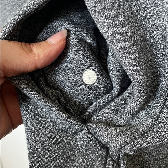 Lululemon Women’s Size 6 Gray Scuba Zip Up Hoodie Thumbholes Logo - Picture 4 of 10